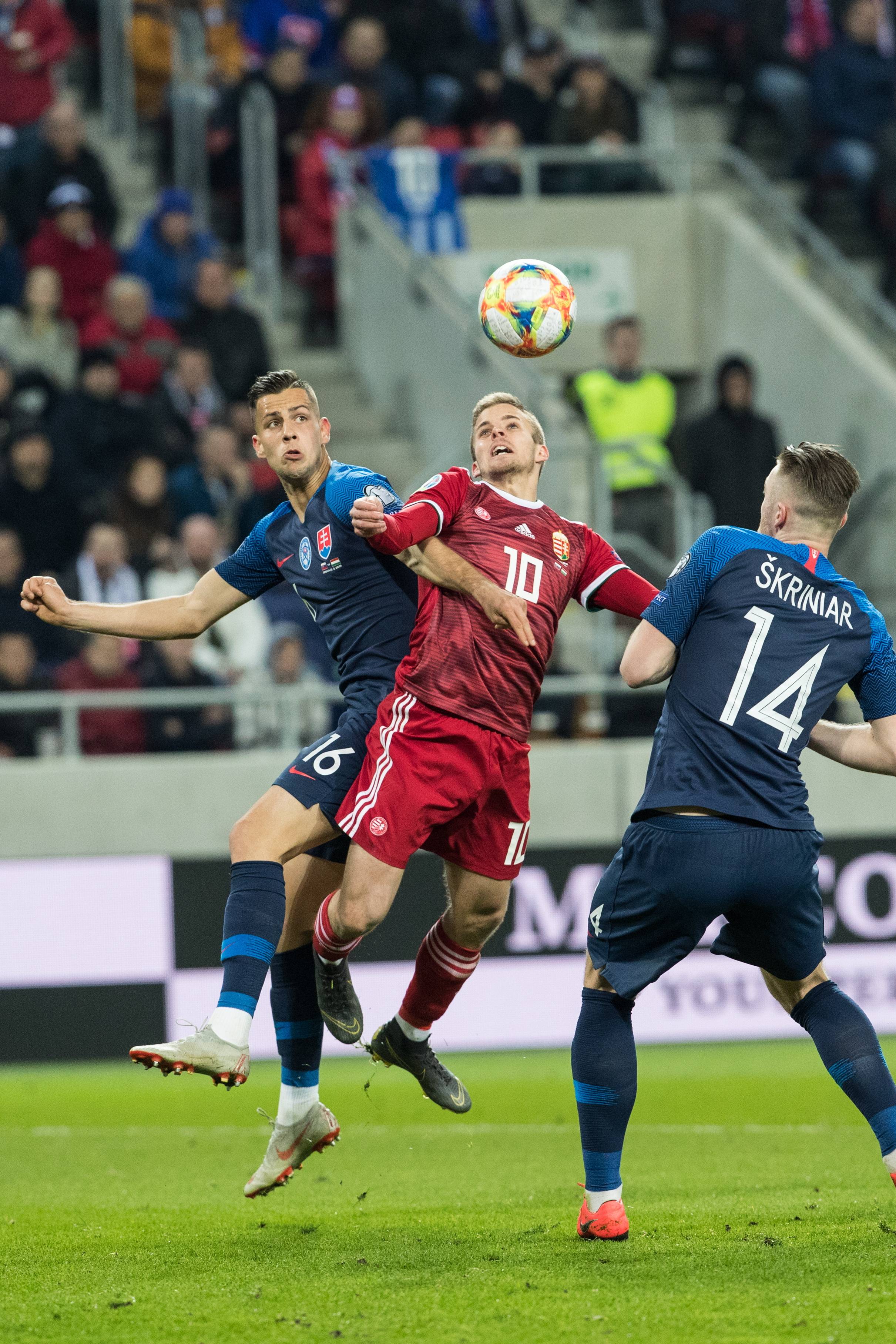 国际足球赛场上疯狂进球轰炸(国际足球赛场上疯狂进球轰炸视频)