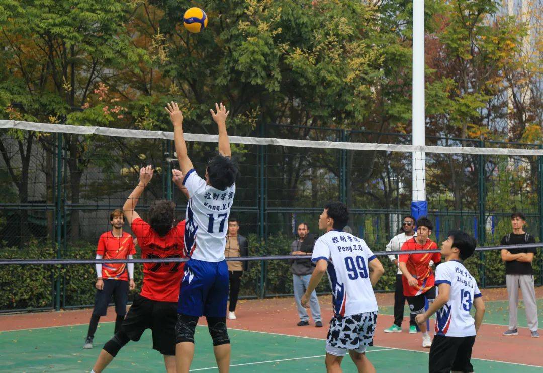 杏彩体育网站-球队士气高昂，打出团结拼搏精神！的简单介绍