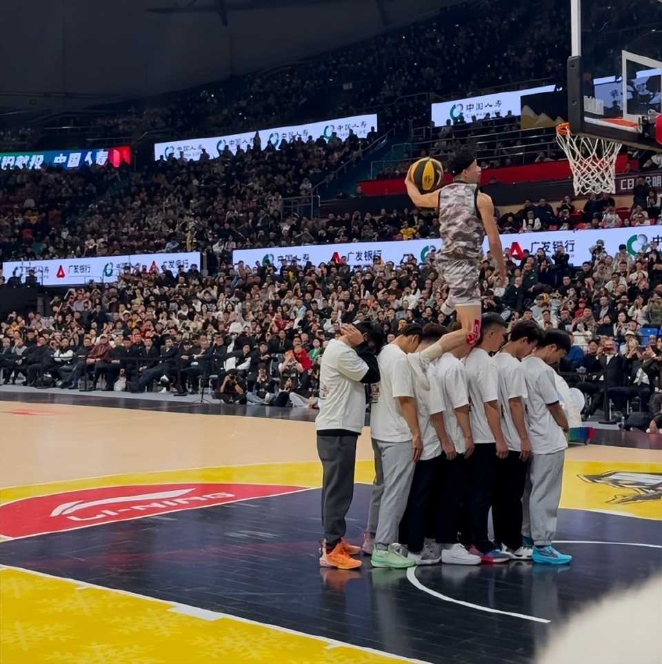 凭借一波浙江队,CBA季后赛成功三杀,现场球迷泪目的简单介绍 凭借一波浙江队,CBA季后赛成功三杀,现场球迷泪目的简单介绍