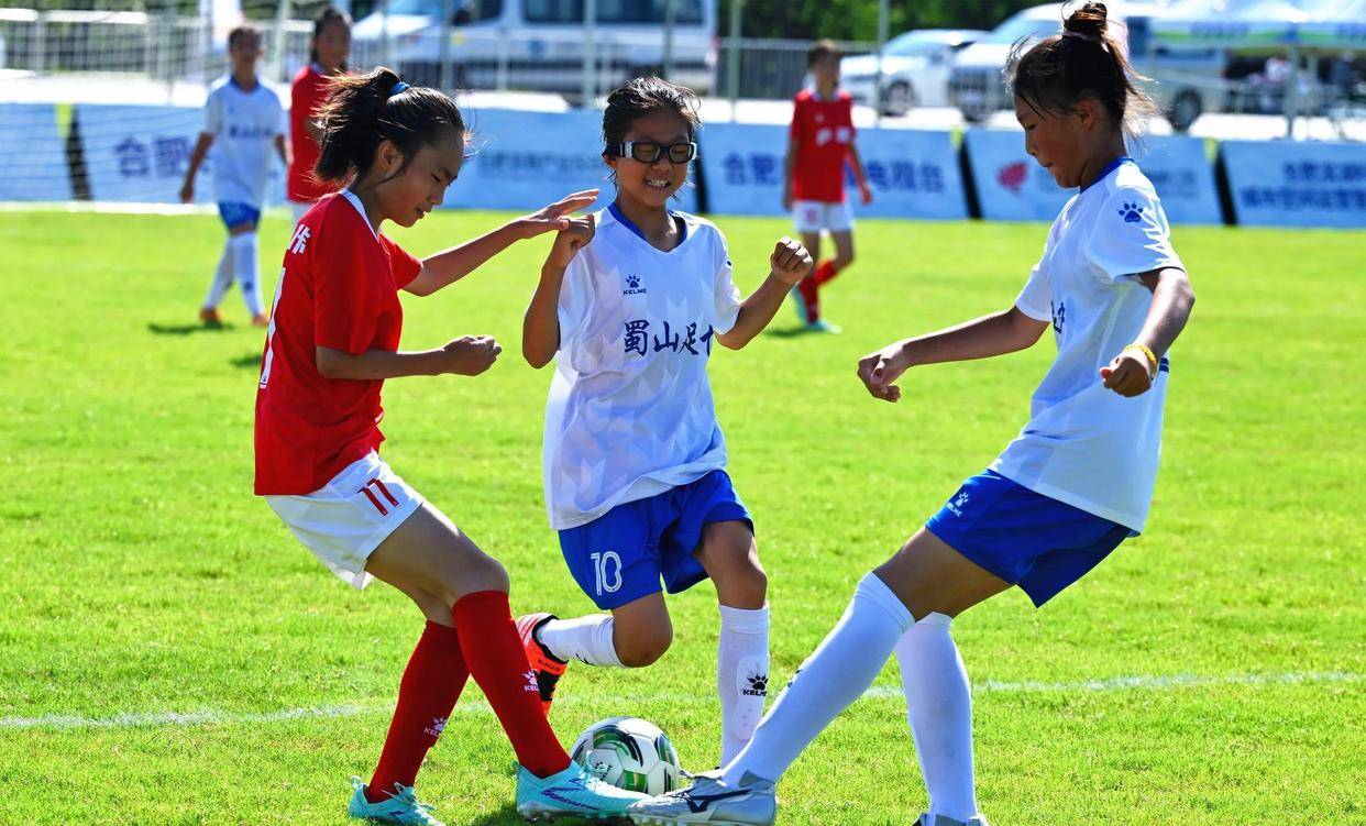 强强对抗！女子足球赛事十分精彩