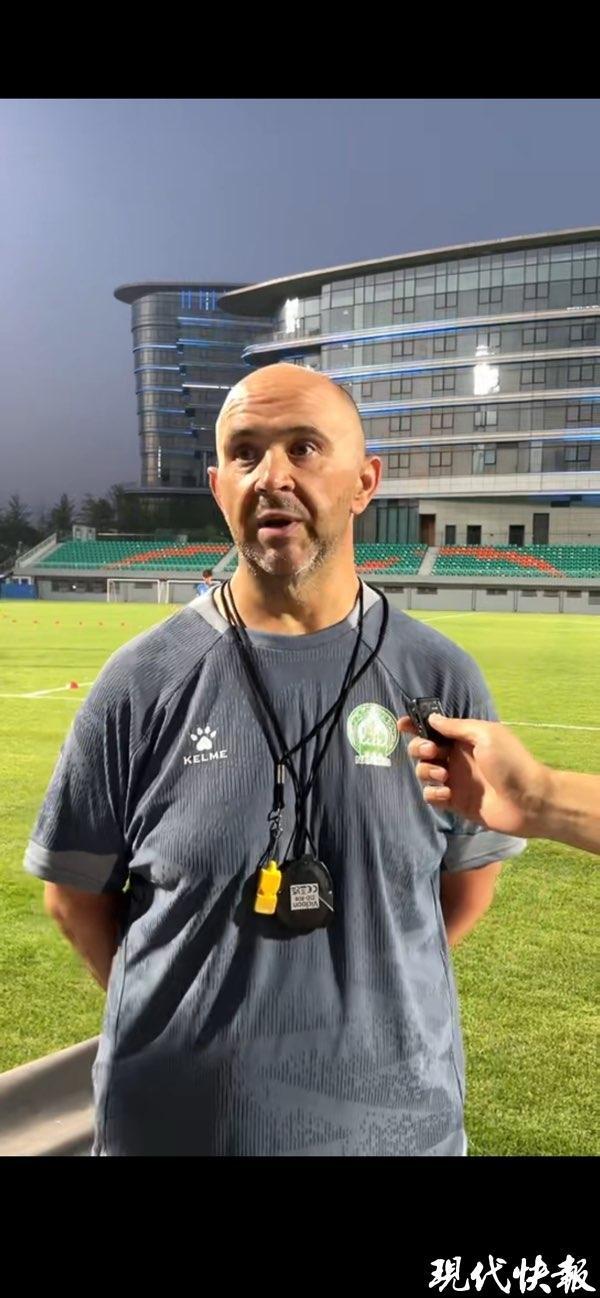 包含南京队球员备战国外比赛，并做好准备工作的词条