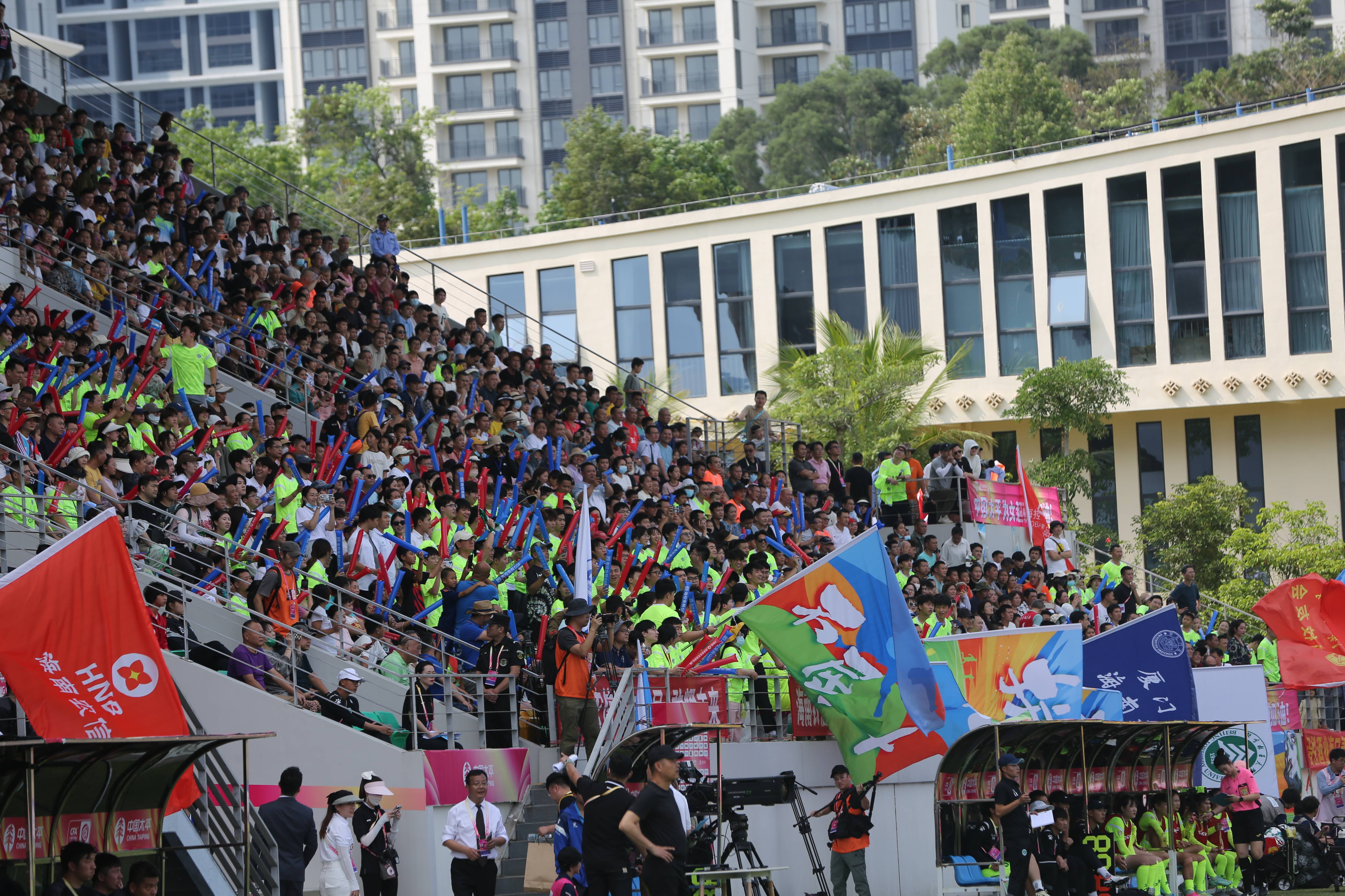 杏彩体育在线登录-现场观众热情高涨，女足比赛气氛热烈的简单介绍