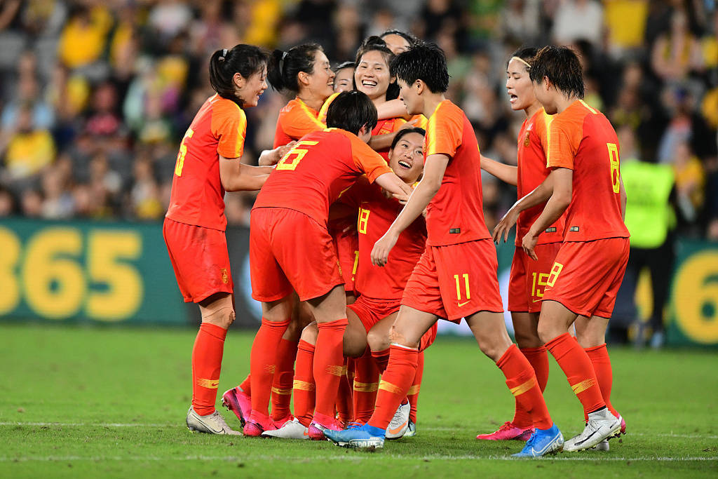 现场观众热情高涨,女足比赛气氛热烈的简单介绍 现场观众热情高涨,女足比赛气氛热烈的简单介绍