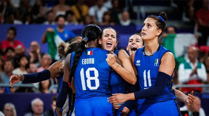 法国女子排球队实现逆转成功晋级