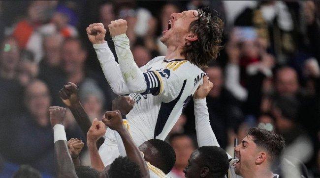 包含弱旅爆冷逆袭，欧洲杯预选赛赛场惊呆众人的词条