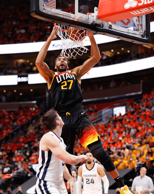 关于米林科维奇荣膺本赛季最佳球员，为球队赢得荣誉的信息