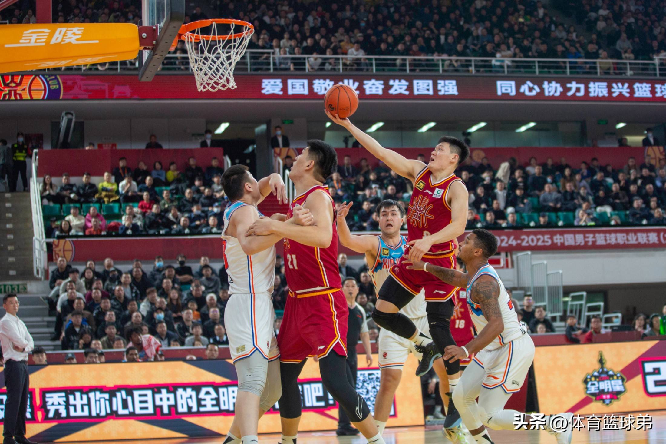 山东男篮惊险胜利，成功夺冠