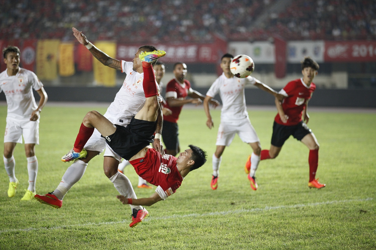 足球赛事引起无限的热情和狂喜