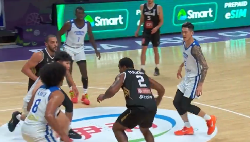 杏彩体育-队伍实力较量引爆篮球迷狂热